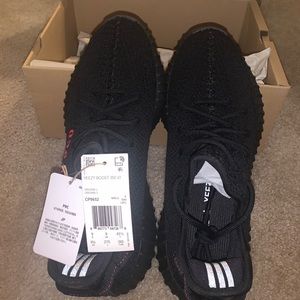 Yeezy Boost 350 V2 men’s size 9 1/2 black/red